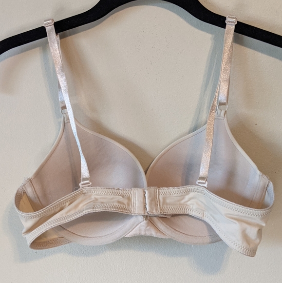 Sold Victoria's Secret bra - Picture 2 of 2